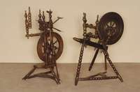 Spinnrad, deutsch, um 1860, wohl Friesland, Drechselarbeiten aus Eiche und Eschenholz, Spuhlrad extra, in dieser AusfÜhrung selten im Angebot, ...