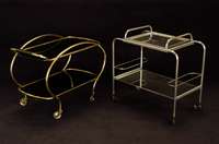 ArtDeco-Servierwagen, Frankreich, um 1935/40, Metall verchromt, teilweise verspiegelt, Oberteil als Tablett abnehmbar, auf RÄdern, ...
