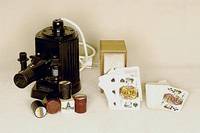Kartenspiel, deutsch, um 1900-10, KirschbaumkÄstchen mit gestichelten Zier- nÄhten, Deckeleinlage fehlt, zwei vollstÄn- dige Kartenspiele, ...
