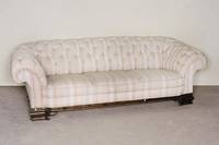 Sofa, deutsch, um 1920, Gestell Nußbaum massiv, geschwungene Polsterlehne, rot-braun gestreifter Bezug, mit eingelassenen PolsterknÖfen, ...