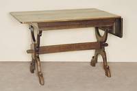 Bauerntisch, deutsch, um 1900, Eiche massiv, Tischbeine in Form von gekreuzten geschwungenen Auslegern, Tischplatte einseitig klappbar, ein ...