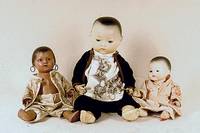 Porzellankopfpuppe, Armand Marseille, um 1926 , asiatisches Baby, MassegliederkÖrper, Steifgelenke, feststehende braune Augen, offener Mund, 2 ...