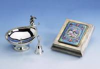 Deckeldose, Österreich, Wien um 1870/80, 935er Silber, Meistermarke unged., Deckel mit eingelassenem Emailbild: a la bosse, z.T. Pressemail, ...