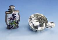 Parfumflakon mit Email, Amerika, New York, um 1904, Sterling Silber, Meistermarke Reed & Barton, feine Emailmalerei mit Brombeerdekor und ...