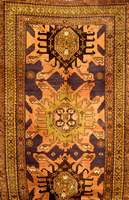 Kazak, Kaukasus, um 1900, Wolle auf Wolle, ca. 240 x 127 cm, SchÄtzwert: 3200.- EURO, EHZ: 2-3. SchÖne Farbkomposition dieses Kaukas iers. ...