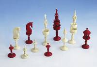 32 Schachfiguren, England um 1830/40, Elfenbein, 1 Partie rot eingefÄrbt, best. bzw. einige Teile geklebt, sammelw., im Etui