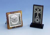 Kleiner Altar, um 1900, Silberkreuz bÜndig in Achat eingelegt, aufwendige Arbeit, H ca. 10.8 cm