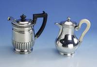 SchokoladenkÄnnchen, England, London 1931, 925er Silber, Habe und Griff Holz, Meister- marke C. & Co., schwere QualitÄt, ca. 545 g, H ca. 17 cm
