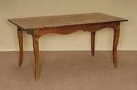BÜgeltisch, mitteldeutsch, um 1800/30, Eiche massiv, geschwungene Beine, Zarge 4- bzw. 6-fach geschweift, Steckteile sekundÄr dazugearbeitet, alt ...