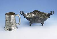 Anbietschale, Silber, geprÜft, Dekor mit Weintrauben und Weinlaub, 4 FÜße, barockisierend, 12 x 14 x 23 cm, ca. 380 g