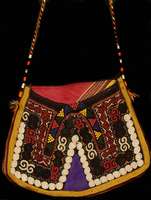 UmhÄnger-Tasche,Turkestan, gesteppter, reicher Seidenstickerei,Um 1900,ca 23 x 18 cm eingesetzter Reissverschluss spÄter, SchÄtzwert: 300.- ...