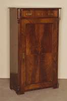 Vertiko, deutsch, um 1870, Korpus Weichholz, Mahagonifurnier gespiegelt, abgeschrÄgte Ecken mit Kehlung, 1-tÜrig, leicht gebogene Platte, ...