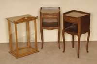 SammlerschrÄnkchen, deutsch, um 1920, Eiche massiv, verglast, wohl ehemalige Zigarrenvitrine, BekrÖnung leicht gebogen, 1 Glaseinlegeboden, ...