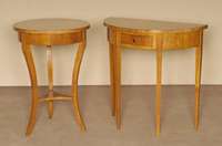 Beistelltisch, im Biedermeierstil, Korpus Weichholz, Kirschbaumfurnier, in Sternform verlegt, 3 schÖne elegante Beine, praktisches MÖbel, ...