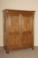 Schrank, deutsch, um 1880, GrÜnderzeit, Eiche massiv, auf KugelfÜßen, seitlich doppelt gerahmt, gedrechselte VollsÄulen, 2 TÜren kassettiert, ...