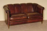 Ledersofa, deutsch, im Stil von 1920, 2-sitzer, Lederbezug wellenfÖrmig angenÄht, in sich leicht geschweift, Schafslederbezug, sehr bequem, ...