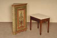 Eckschrank, wohl sÜddeutsch/Österreich, Bauernstil, Weichholz massiv, z.T. Hartfaser, TÜrfÜllungen mit Blumenmalerei, sehr schÖne QualitÄt, ...