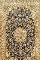 Nain, Persien, ca. 20 Jahre, Korkwolle mit Seide, ca. 194 x 120 cm, SchÄtzwert: 1100.- EURO, EHZ: 2-3. Dunkelblauer Innenfond