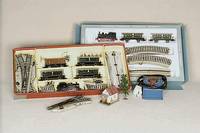 Großes MÄrklinkonvolut, Spur HO, 60er Jahre, 2 Startpackungen, insgesamt 2 Loks, 6 Wagen, viele Schienen und Weichen, 2 Trafos, schÖnes, reiches ...