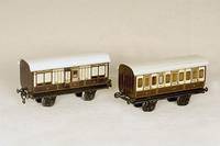 Wohl Schaffner- und GepÄckwagen, MÄrklin, um 1910/20, Spur 1, Blech, lackiert, TÜren mit Griffen, l. Lackabplatzungen, bespielt, altersbedingt ...