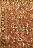 Heriz, Persien, um 1930, Wolle auf Baumwolle, ca. 306 x 236 cm, SchÄtzwert: 1400.- EURO, EHZ: 5. Ein etwas außergewÖhnlich es Heriz Motiv, da ...
