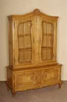 Vitrine, Belgien, im Stil der Renaissance, Eiche massiv, Oberteil zweitÜrig verglast, sogenanntes Sprossenfenster in geschwungener AusfÜhrung, ...