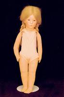 KÄthe Kruse Puppe, um 1938/40, Kurbelkopf Masse, eine Naht, Iris 2-fach gepunktet, orig. PerÜcke, Knickarme und Knickbeine, orig. Unterhemd, Nase ...