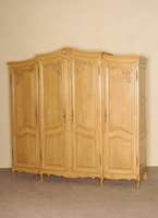 Schrank, Belgien, im Stil der Renaissance, Eiche massiv, hell und Weichholz, 4-tÜriger Aufbau, TÜren geschwungene Form und mit floraler ...