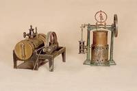 Miniaturdampfmaschine, deutsch, um 1920/30, Blech und Eisen, einige Teile lose, jedoch anbei, L. ca. 18 cm, Fkt. nicht gepr., Alterssp., ...