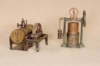 Miniaturdampfmaschine, Frankreich, um 1920/30 , Blech, Kupferkessel, mit Antriebsrad, Fkt. nicht gepr. selten, sammelwÜrdig, Alterssp., H . ca. 20 ...