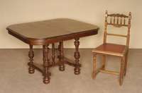 Ausziehtisch, Frankreich, um 1880, Eiche massiv, Henry Deux, FÜße gedrechselt und verstrebt, Zarge getreppt, Einlegeplatte vorhanden, leichte ...