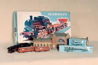Großes MÄrklin-Konvolut, 60er Jahre, Spur HO , bestehend aus: Startpackung 2960, diese komplett mit Lok, Trafo, einer Kipplore und einem offenen ...