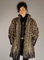 Ozelot-Longjacke, Gr. 40, Saum und BÜndchen mit braunem Glattleder im Zickzackmuster, gekauft in den 70er Jahren Pelzhaus Kunz, Mannheim, ...