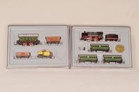 JubilÄums-Doppelzugpackung 50 Jahre MÄrklin HO , 1985, Nr. 0050, Dampflok R 700.10 und 3 Plattformwagen, E-Lok RS 700.10, Shell -Kesselwagen, ...