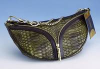 Clutch-Bag DONATELLA VERSACE, Leder braun und tarnfarben z.T. m. Reptilstruktur, Bananenform mit RV-Verzierung, orig. VERSACE- Label, neuwertig, ...