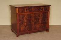 Kommode, deutsch, 1840/50, SpÄtbiedermeier, Korpus Weichholz, Mahagonifurnier gespiegelt, abgeschrÄgte Ecken mit aufgesetzten halbrunden ...