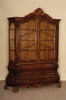 Barockstilvitrine, Holland, um 1960, nach altem Vorbild, Korpus Weichholz/Hartholz, Wurzelnußfurnier, z.T. gespiegelt, schÖnes Furnierbild, ...