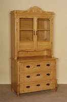 KÜchenschrank, deutsch, um 1870, Weichholz massiv, abgeschrÄgte Ecken, in Veluten auslaufend, leicht beschnitzt, 3-schÜbig mit ...