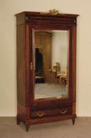 Spiegelschrank, Frankreich, um 1920, ArtDeco, Kopus Weichholz/Tischlerplatte, Mahagonifurnier, kleine runde konische Beine, Schubladenfront mit ...