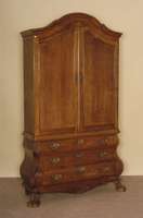 Kabinettschrank, Holland, um 1960, Eiche massiv, z.T. furniert, auf TatzenfÜßen, geschweifte Fußleiste mit aufgesetzten Schnitzereien, ...