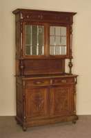 Buffetschrank, Belgien, um 1910, Eiche massiv, zweitÜriges Unterteil, TÜrinlets mit floraler Schnitzerei, seitlich gedrechselte SÄulen, zwei ...