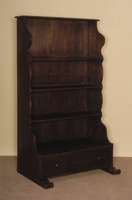 BÜcherregal, deutsch, um 1930, Eiche massiv, Eichefurnier, dunkel gebeizt, 4 Stauebenen, Sockelgeschoß mit einem Schub, auf Kufenbeinen ...