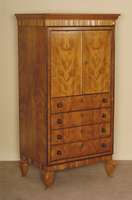 kleiner Schrank, deutsch, um 1900, Kirschbaum massiv, Kirschbaumfurnier, z.T. Weichholz, Sockel mit 4 SchÜben, schwarz abgesetzte Zuggriffe, ...
