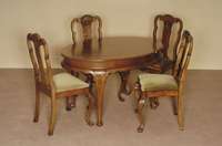 Ausziehtisch und 4 StÜhle, Holland, um 1910, Barockstil, StÜhle Nußbaum massiv, gebogene Beine, in Tatzen auslaufend, Front horizontal gebogen, ...