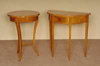 Beistelltisch, im Biedermeierstil, Kirschbaum massiv, Kirschbaumfurnier, 3 schÖne elegante, eckige Beine, praktische MÖbel, vielfach verwendbar, ...