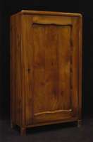 Schrank, Raum ehemalige Donaumonarchie, um 1850/60, Kirschholz massiv, eintÜrig, Alters- und GebrauchsschÄden, TÜr verzogen, ca. 106x95x50 cm