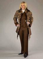 Elegante Jacke aus Schurwoll-Boucle, Gr. 38, tailliert im Gehrockschnitt, abgefÜttert mit Phoecinea-Fell, mit Nerzkragen, RÜckenl. ca. 73 cm, ...