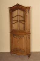 Eckschrank, deutsch, 50er/60er Jahre, im Stile des Barock, Eiche massiv, Eichefurnier, ein durchgehender Korpus, im oberen Teil eintÜriges ...