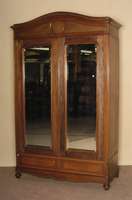 Schrank, deutsch, um 1900, Eiche massiv, mittelbraun gebeizt, zweitÜriges MÖbel mit facettiertem Spiegelglas, Kopfteil geschwungene AusfÜhrung, ...