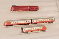 Stromliniendampflok mit Tender, MÄrklin, 1985 -89, Spur HO, Nr. 3089, rot, Guß, neuwertiger Zustand, intakt, im orig. Karton